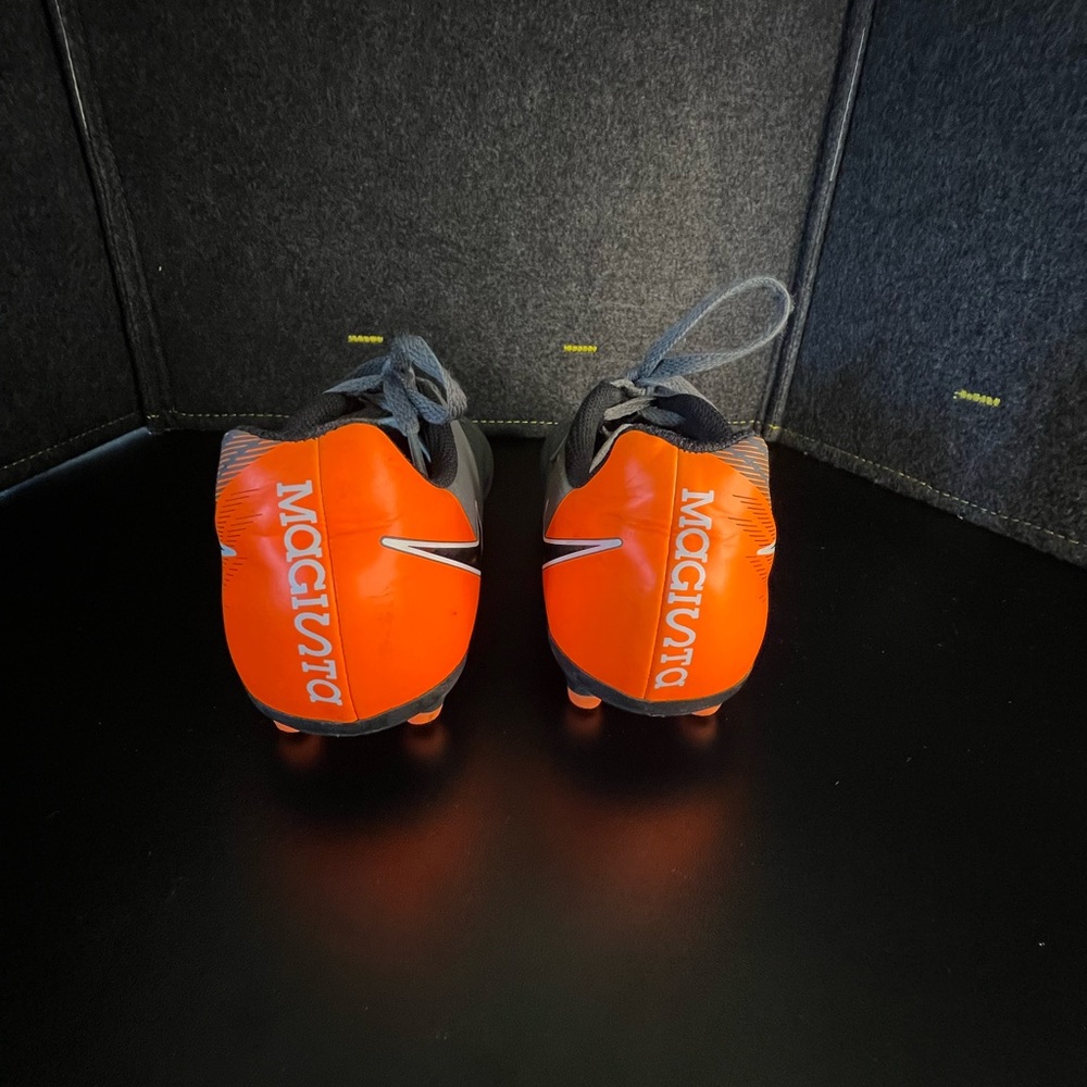 Nike Jr Magista Black/Grey/Orange/White Molded Soccer Cleats 1Y‎ EUC - Picture 4 of 8